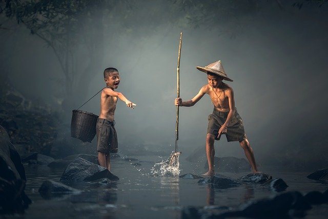 Děti rybaření.